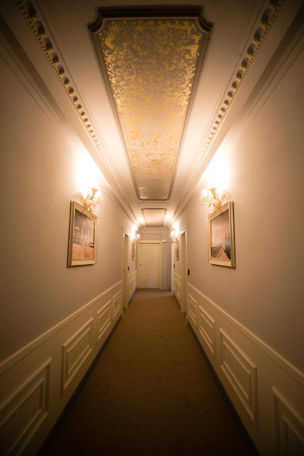 Hotel Lotus ติรานา ภายนอก รูปภาพ
